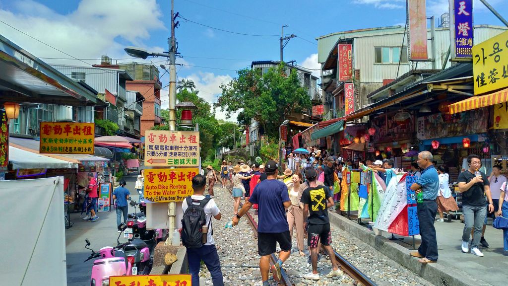Taipei Taxi Tour Service - Shifen Old Street - Sky Lantern 十分老街 放天燈